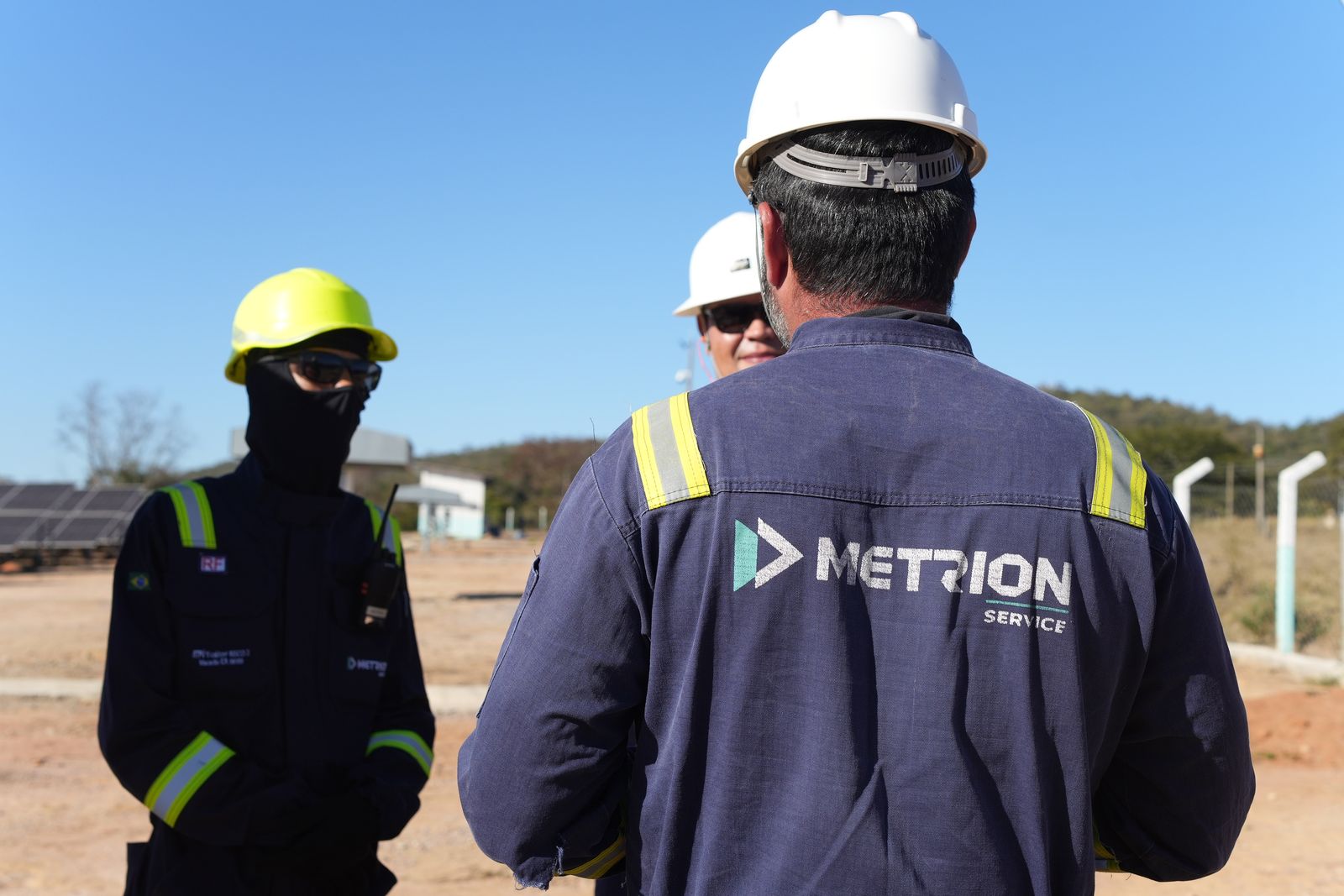 Equipo Metrion en campo, planta FV en operación